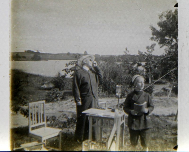 Oskar Wiesel, the painter’s father, with a grandchild